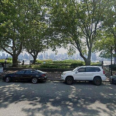 150 Henley Pl #404, Weehawken, NJ 07086