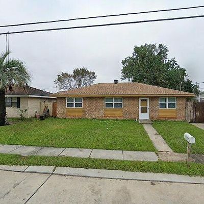 2128 Guerra Dr, Violet, LA 70092