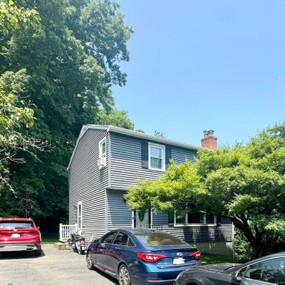 18 Robins Sq E, Norwalk, CT 06854