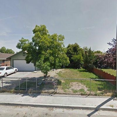 1904 N Hall Ct, Visalia, CA 93291