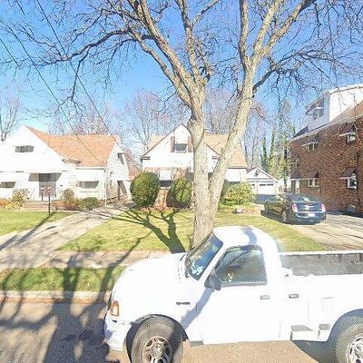 19213 Sunset Dr, Warrensville Heights, OH 44122