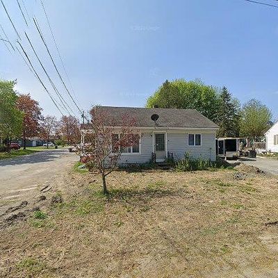 25 Cottage St, Fairfield, ME 04937