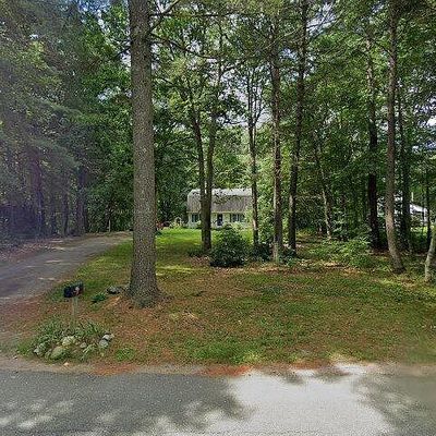 27 Maplecrest Dr, Belchertown, MA 01007