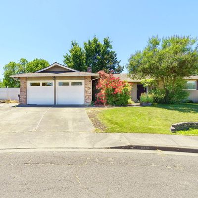 2201 Arctic Cir, Medford, OR 97504