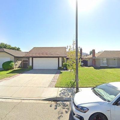 2260 Mountain Woods St, Colton, CA 92324