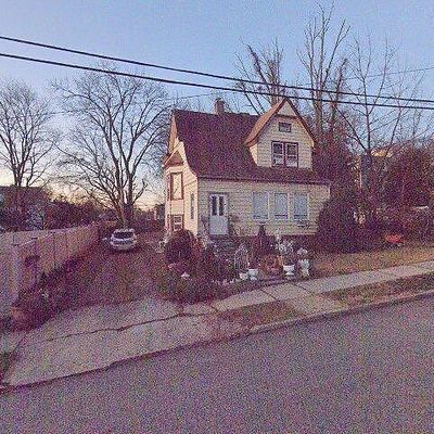 33 Lincoln Ave, River Edge, NJ 07661