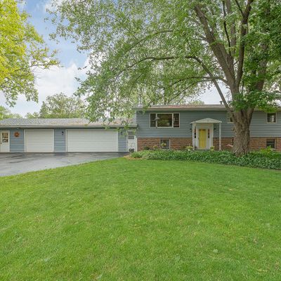 3 W Rickard Dr, Oswego, IL 60543