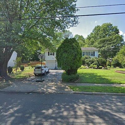 38 Zerman Dr, Middletown, NJ 07748