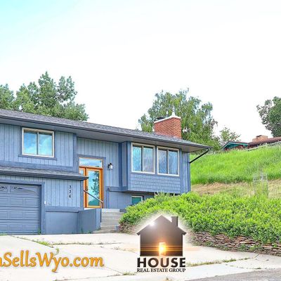 336 Hobbit Hole Dr, Douglas, WY 82633