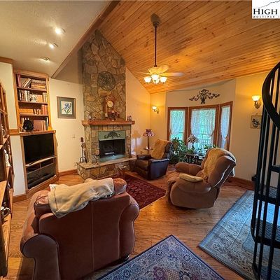 341 Cross Park Dr, Sugar Mountain, NC 28604