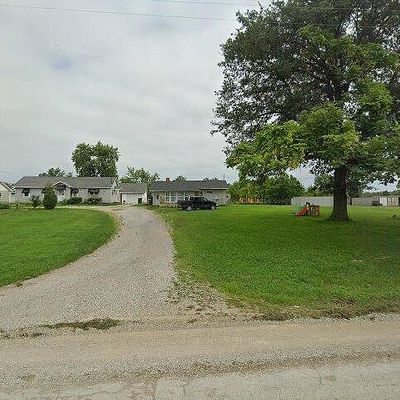 343 S 1 St St Se, Clay City, IL 62824