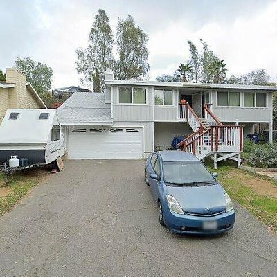 464 E Kalmia St, Fallbrook, CA 92028