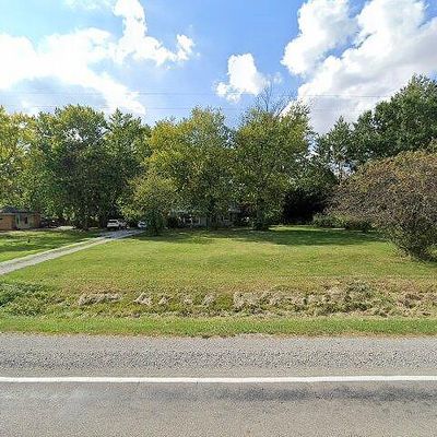 4899 Lake Rd, Mattoon, IL 61938