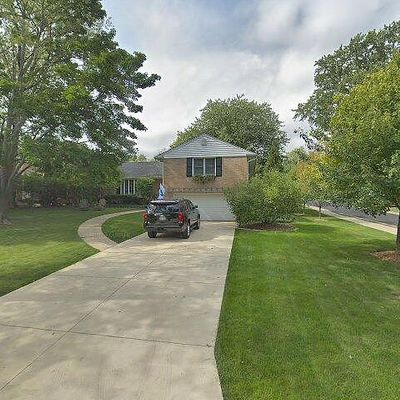 516 Lincoln Ave, Lake Bluff, IL 60044