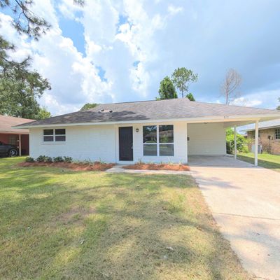 517 Gladiolus St, Port Allen, LA 70767