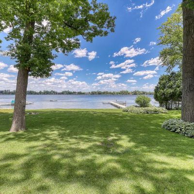 420 S Golden Lake Ln, Oconomowoc, WI 53066