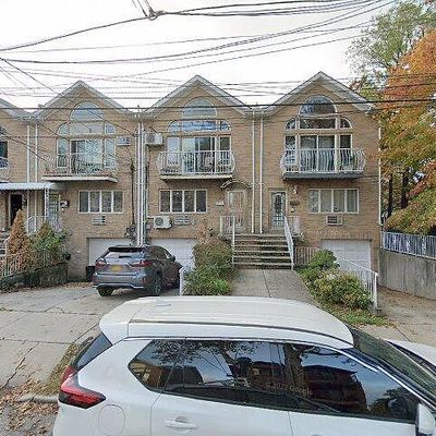 6114 172 Nd St, Fresh Meadows, NY 11365