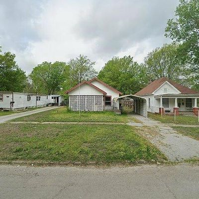 632 S Pine St, Nowata, OK 74048