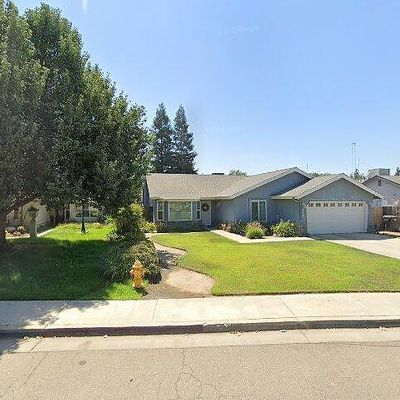 551 Teddy St, Farmersville, CA 93223