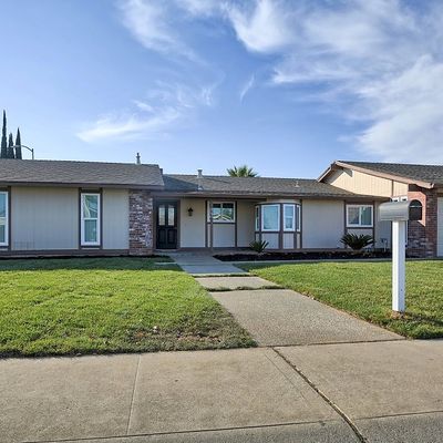 561 Alpine Ave, Manteca, CA 95336