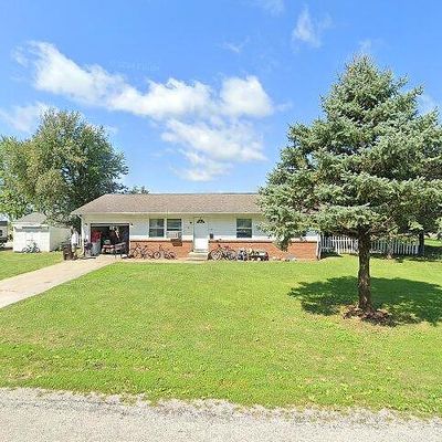 565 S Hinkley St, Bement, IL 61813