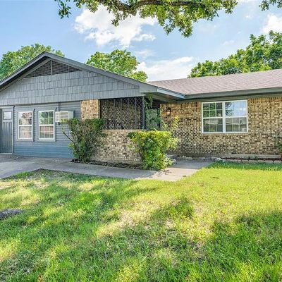 6525 Sayle St, Greenville, TX 75402