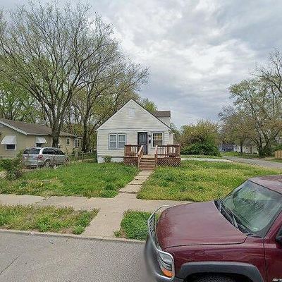 6747 Chestnut Ave, Kansas City, MO 64132