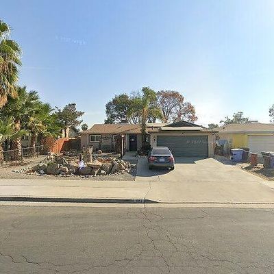 687 Manor Ave, Hanford, CA 93230