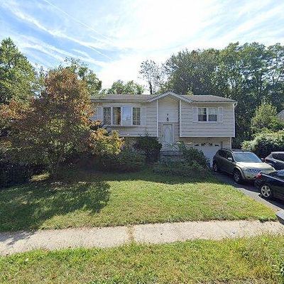 7 Valley Dr, Nanuet, NY 10954