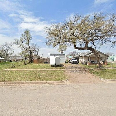 705 S Washington St, Hobart, OK 73651