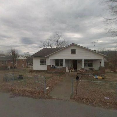 811 Indiana Ave, Etowah, TN 37331