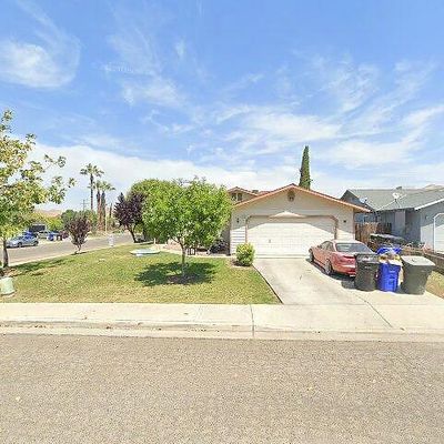 816 E Kanai Ave, Porterville, CA 93257