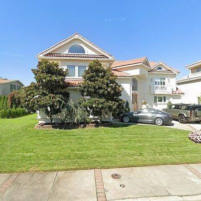 8209 Lagoon Dr, Margate City, NJ 08402