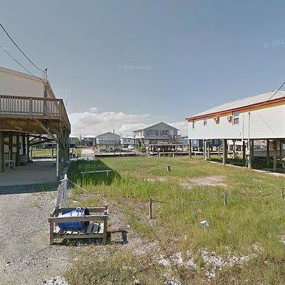 111 Rush Ln, Grand Isle, LA 70358