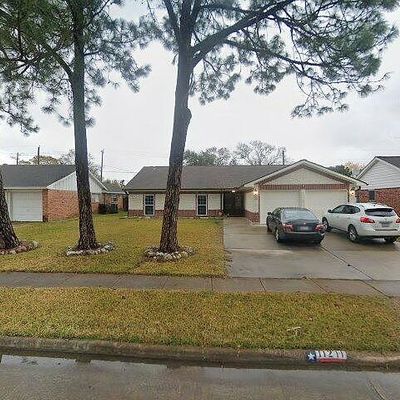 11211 Sageriver Dr, Houston, TX 77089