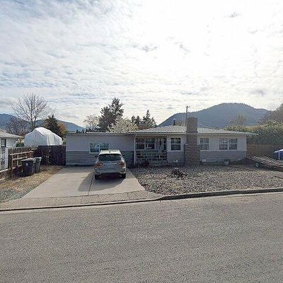 1015 Se Belle Aire Dr, Grants Pass, OR 97526