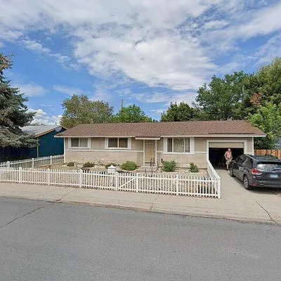 1016 Tamarisk St, Carson City, NV 89701