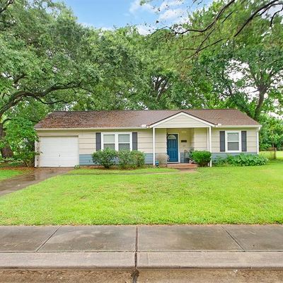 127 Chinaberry St, Lake Jackson, TX 77566