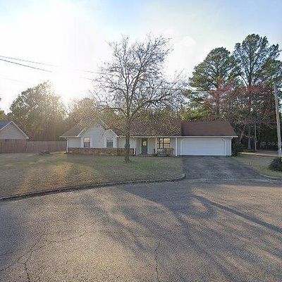 131 Lakeover Dr W, Columbus, MS 39702