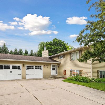 1317 Woodlawn Cir, Waconia, MN 55387