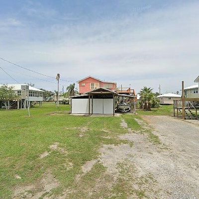 132 Orange Ln, Grand Isle, LA 70358