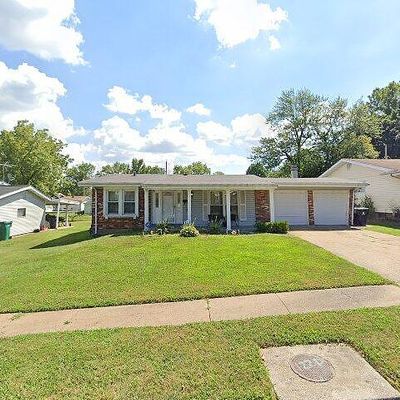 1350 Navajo Ln, Florissant, MO 63033