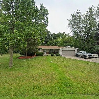 11428 Delmar Dr, Fenton, MI 48430