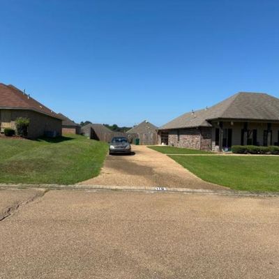 121 Grandview Dr, Byram, MS 39272