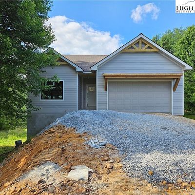 143 Red Delicious Ln, Banner Elk, NC 28604