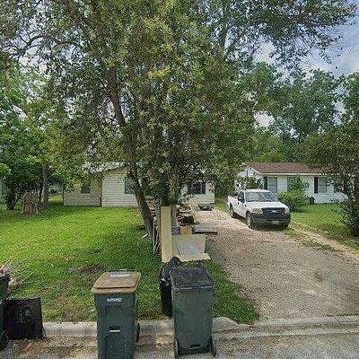 144 Hickory St, Luling, TX 78648