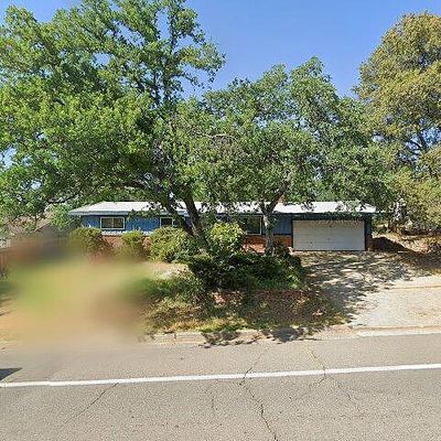 1448 Mistletoe Ln, Redding, CA 96002