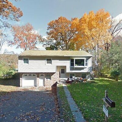 15 Lakeview Ave, Danbury, CT 06811