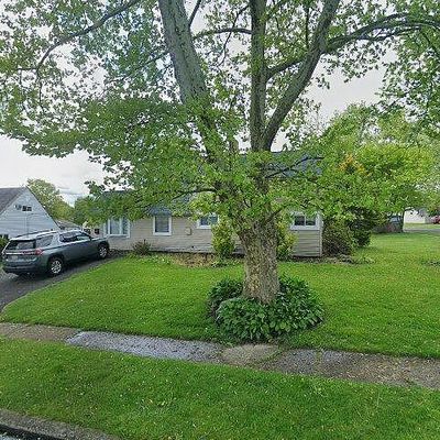 15 Ridge Ln, Levittown, PA 19055