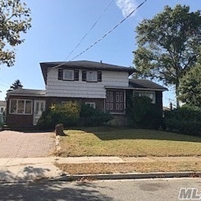 2514 Riviera Ln, Bellmore, NY 11710